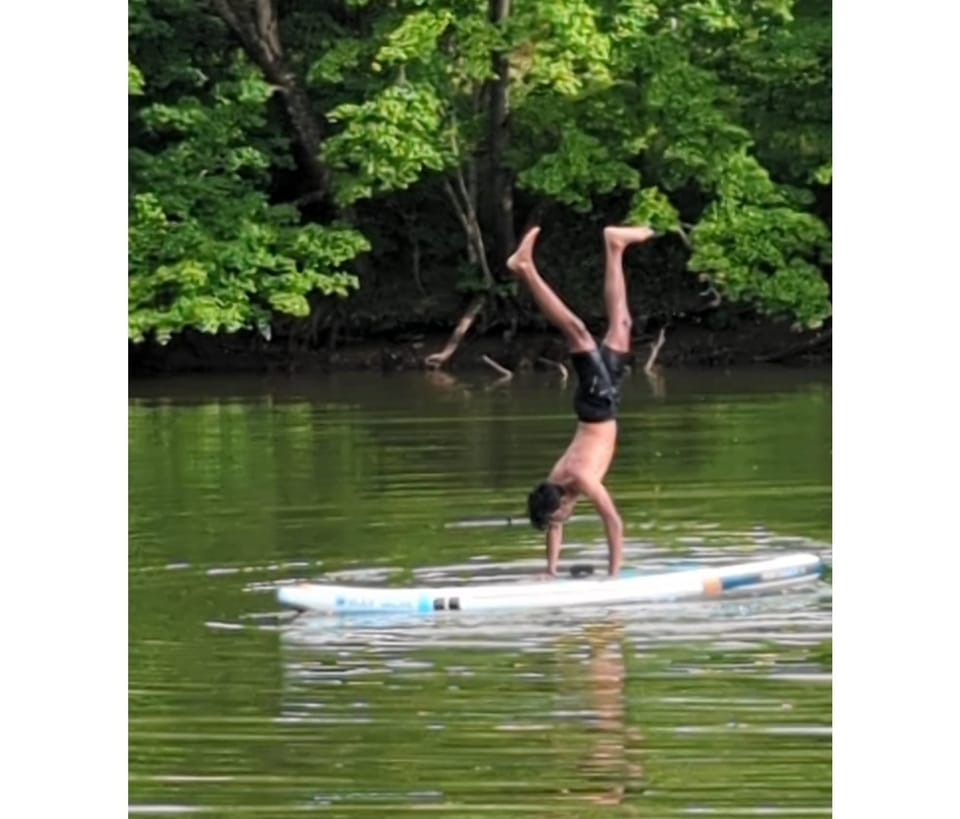 Why I think everyone should try a Paddleboard-Handstand